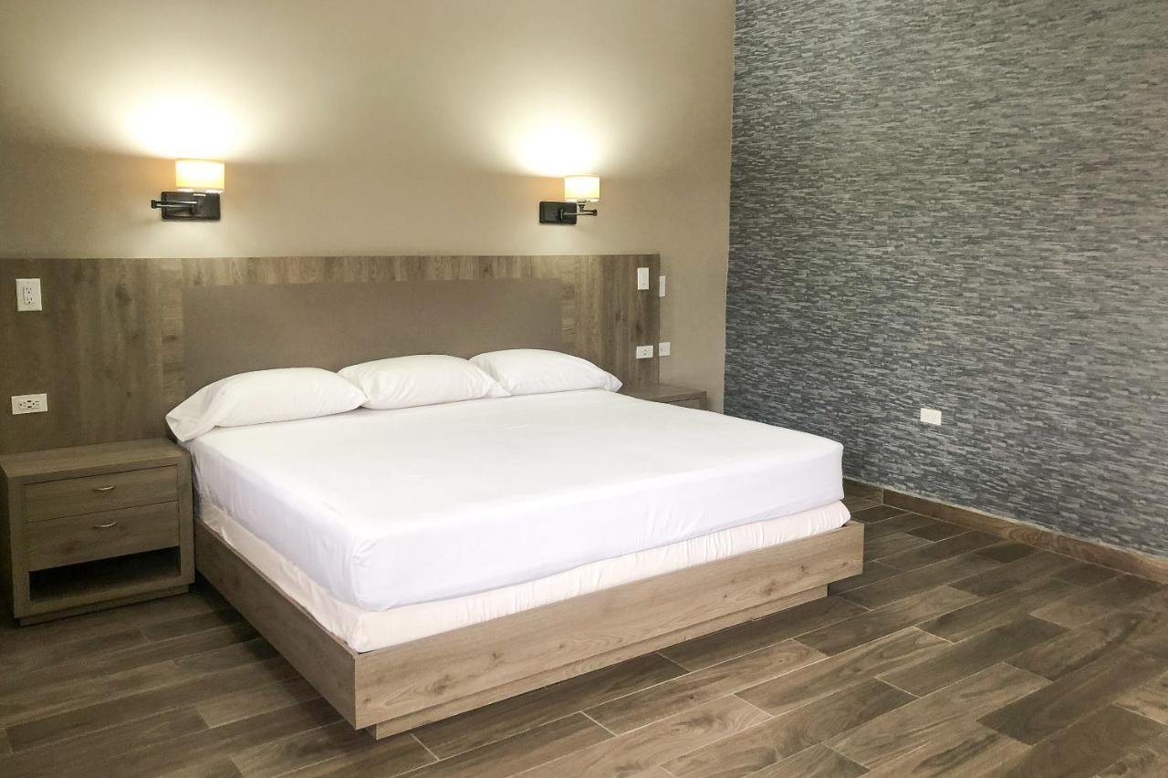 Capital O Palms Hotel, Acuna Ciudad Acuña 外观 照片