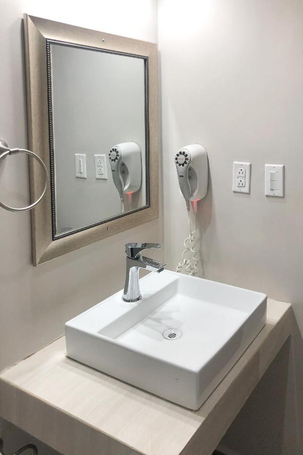 Capital O Palms Hotel, Acuna Ciudad Acuña 外观 照片