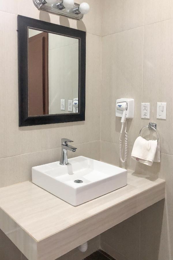 Capital O Palms Hotel, Acuna Ciudad Acuña 外观 照片