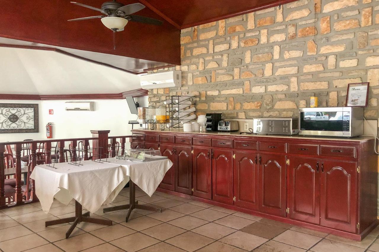 Capital O Palms Hotel, Acuna Ciudad Acuña 外观 照片